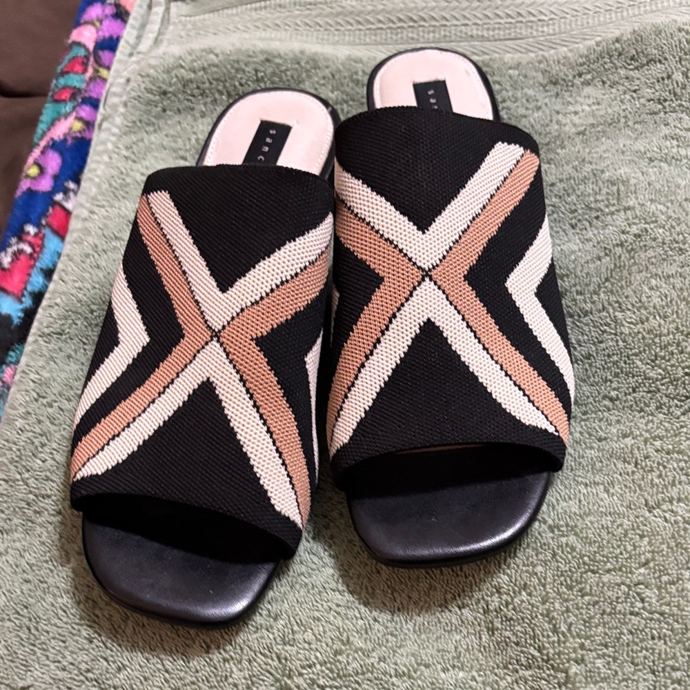 Sanctuary Black and Tan Patterned Mules